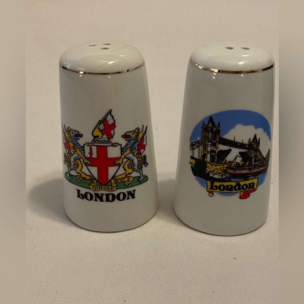London Themed Ceramic Salt and Pepper Shakers
